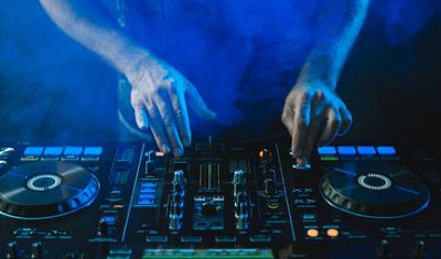 Кто такой диджей (DJ) и чем он занимается